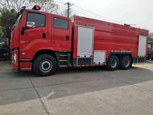 國(guó)六五十鈴后雙橋泡沫消防車16噸