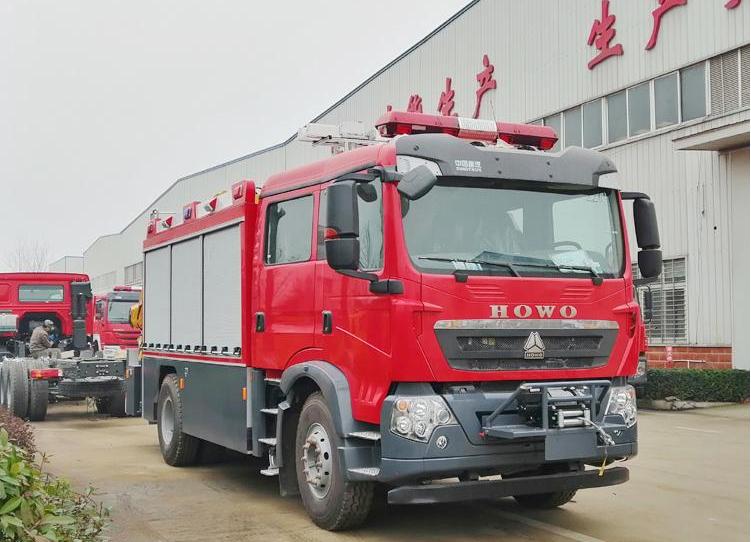 重汽汕德卡搶險救援消防車