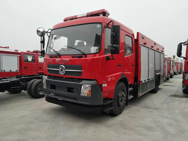 國六東風(fēng)5.5噸泡沫消防車