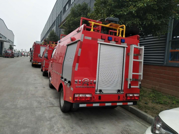 國六東風途逸小型水罐消防灑水車2噸